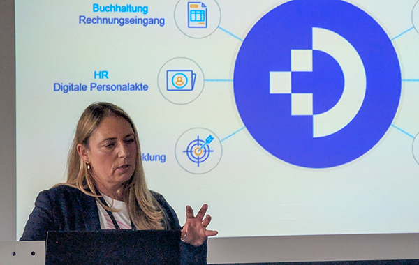 Sandra Schubert beim Vortrag