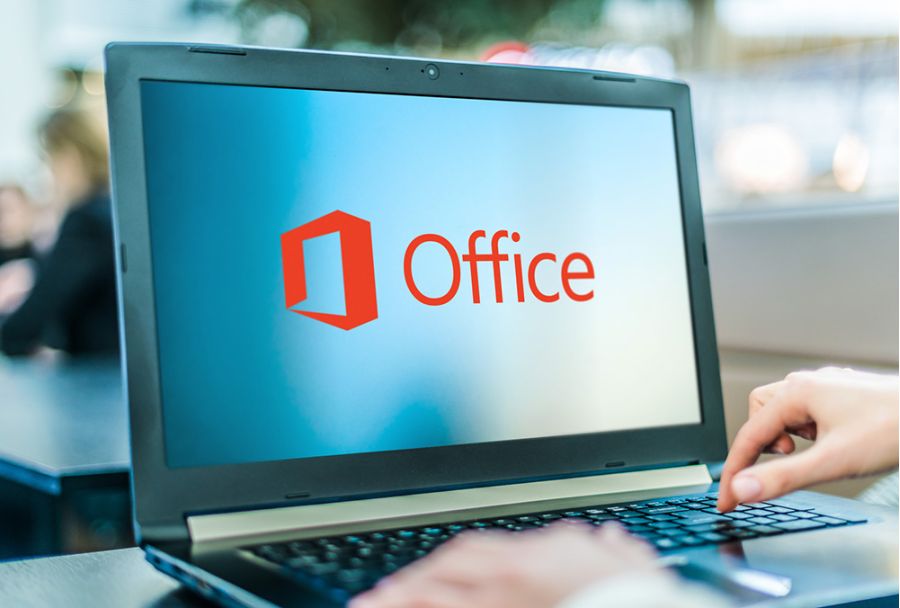 Notebook mit Office 365 Logo auf dem Screen